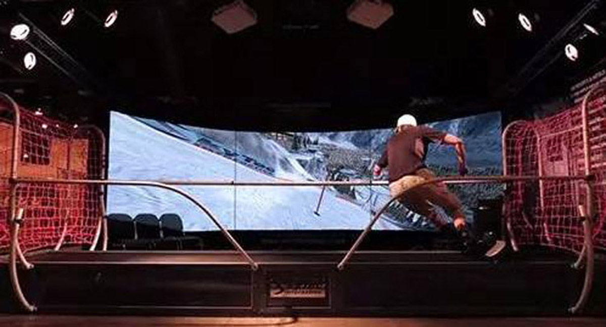 湖北省互动体验模拟高山滑雪